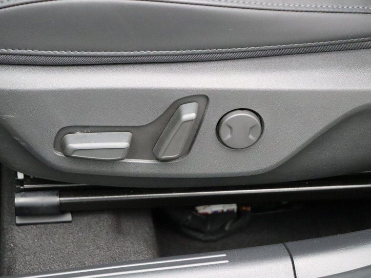 Vehicle Image 24