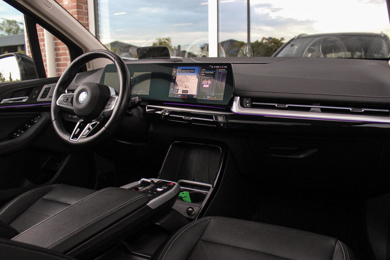 Vehicle Image 12