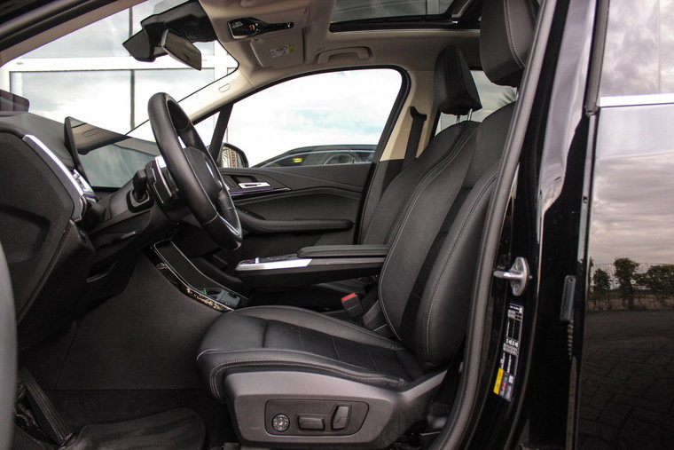 Vehicle Image 14