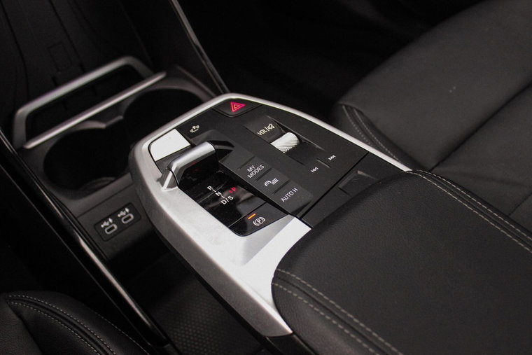 Vehicle Image 32