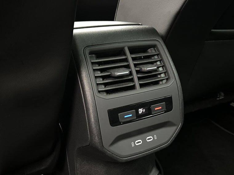 Vehicle Image 29