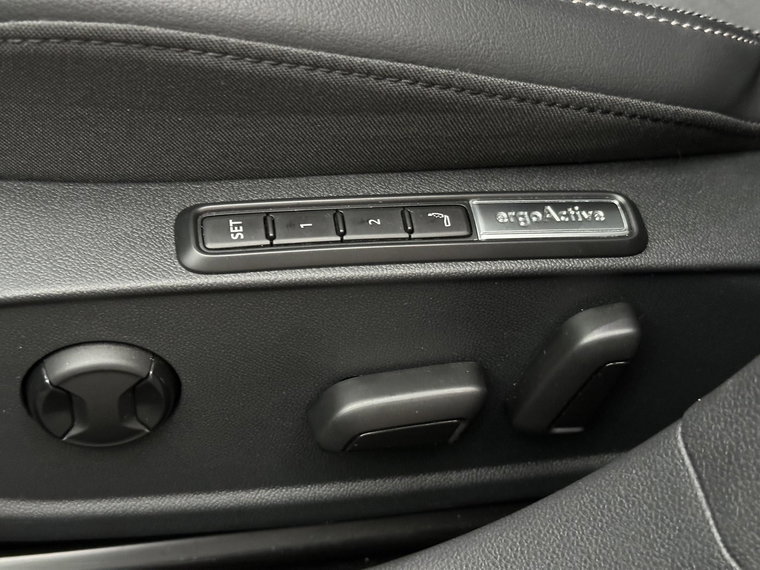Vehicle Image 29
