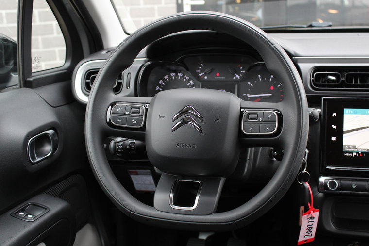 Vehicle Image 25