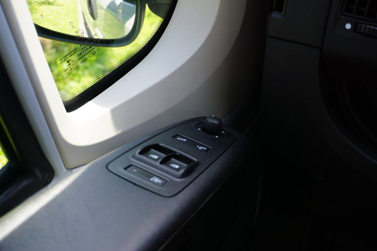 Vehicle Image 32