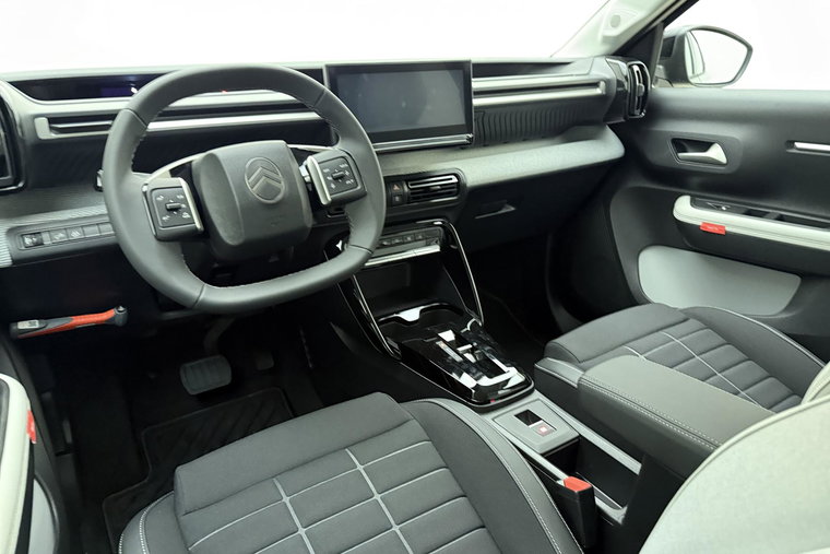 Vehicle Image 16