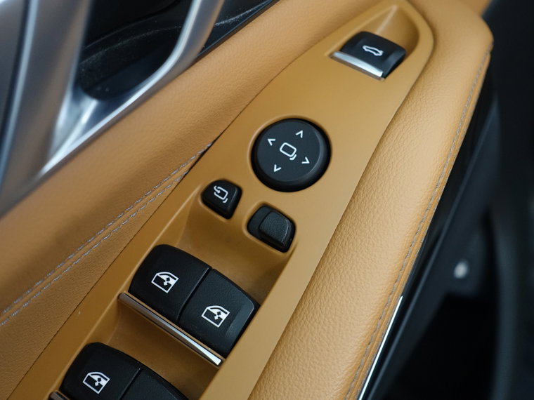 Vehicle Image 25