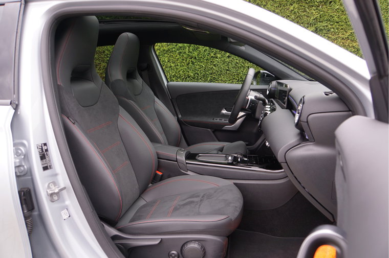 Vehicle Image 25