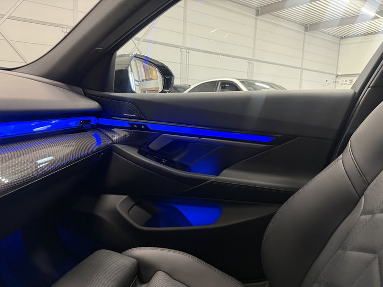 Vehicle Image 38