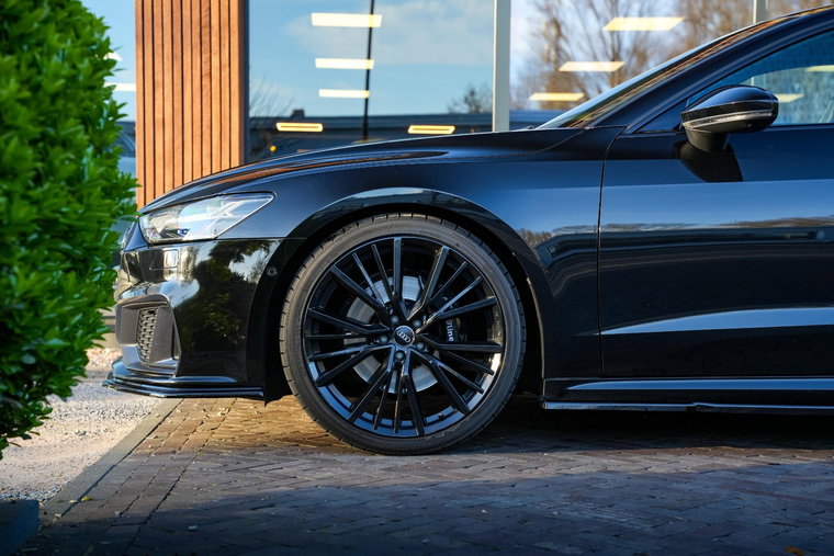 Vehicle Image 12