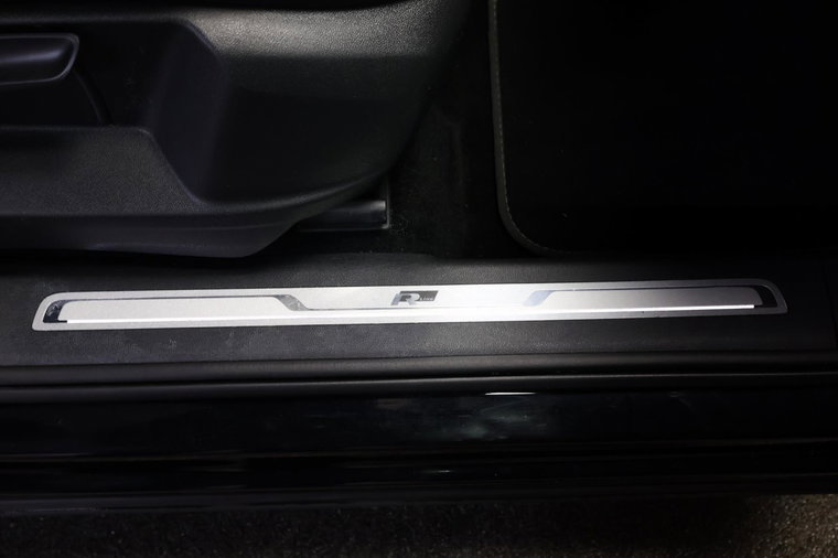 Vehicle Image 22