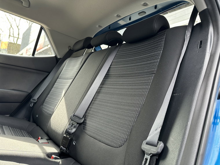 Vehicle Image 25