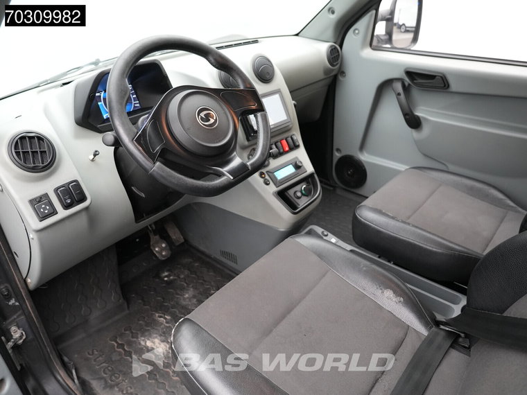 Vehicle Image 10