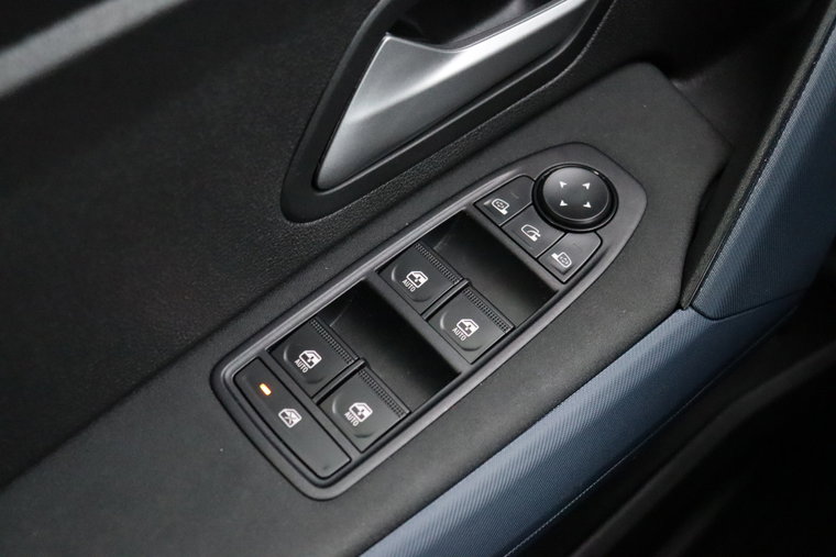 Vehicle Image 28