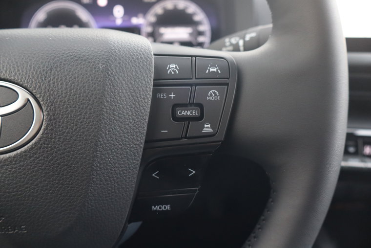 Vehicle Image 25