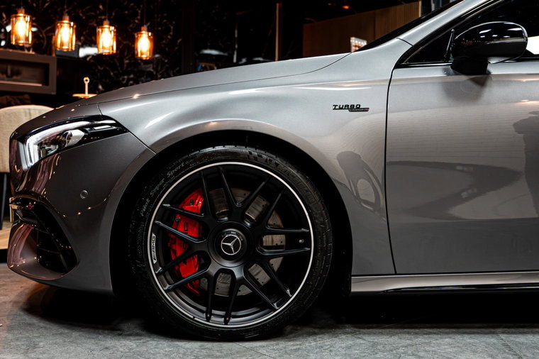 Vehicle Image 9