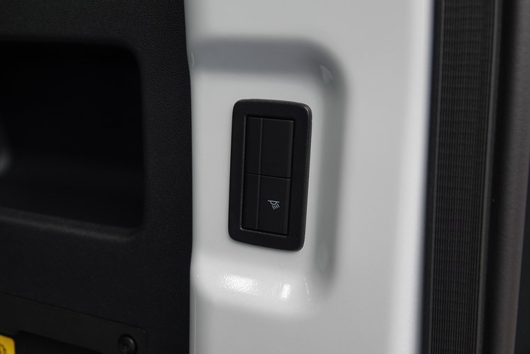 Vehicle Image 32