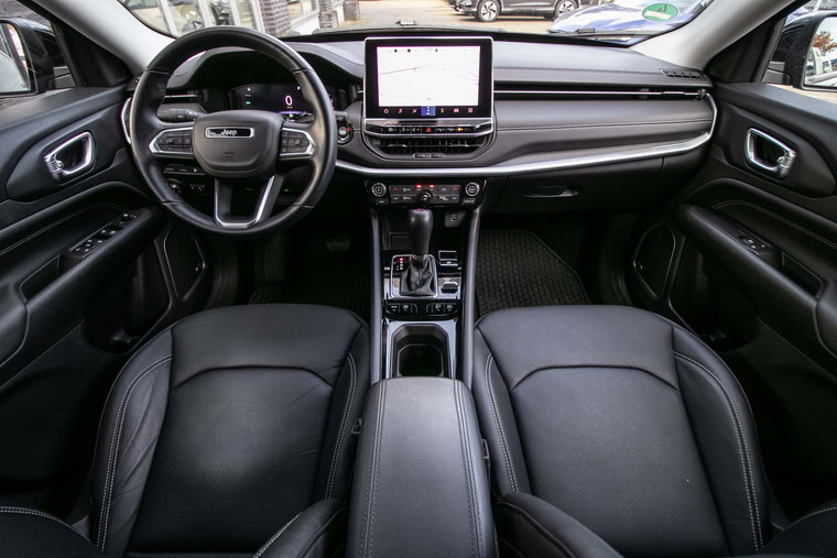 Vehicle Image 16