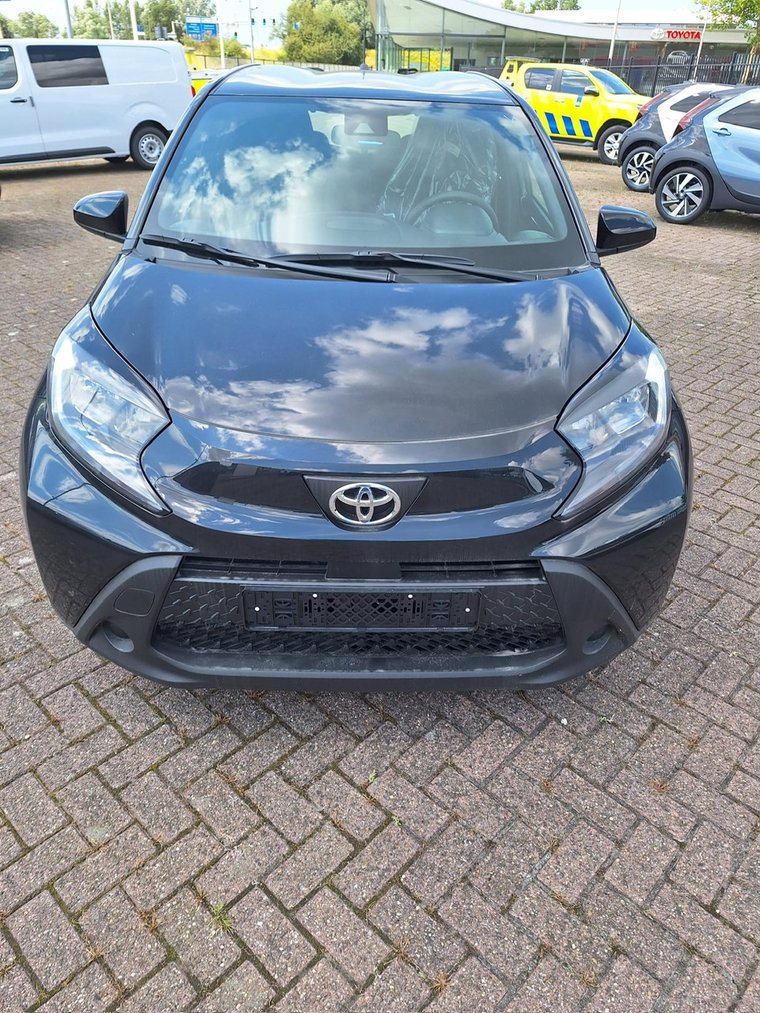 Vehicle Image 4
