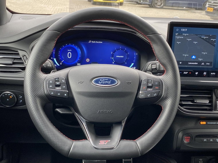 Vehicle Image 24