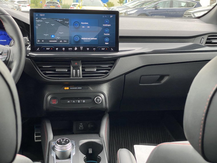 Vehicle Image 32