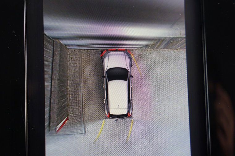Vehicle Image 9