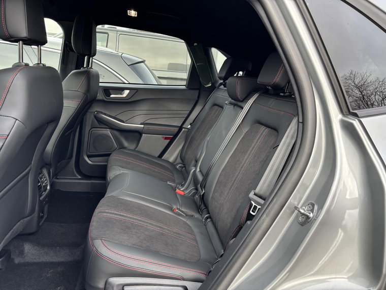 Vehicle Image 25
