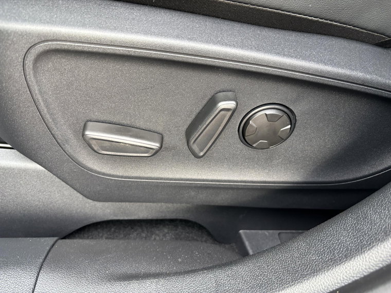 Vehicle Image 28