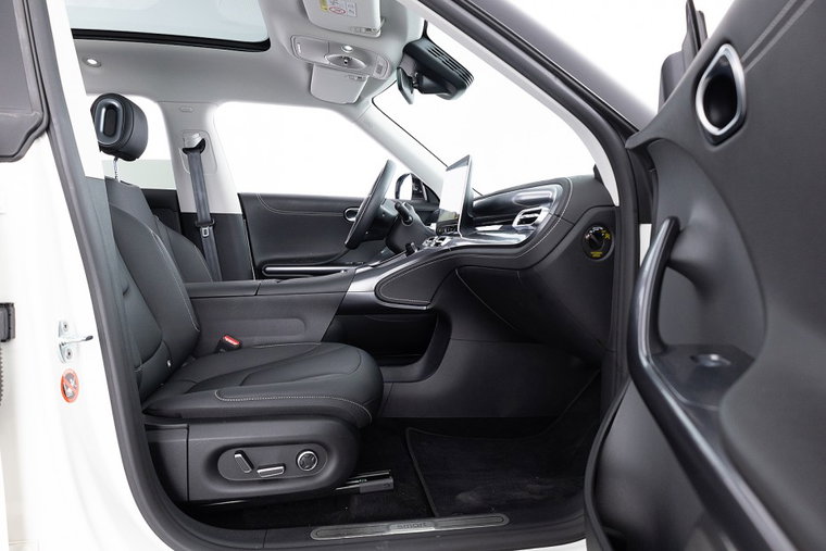 Vehicle Image 8