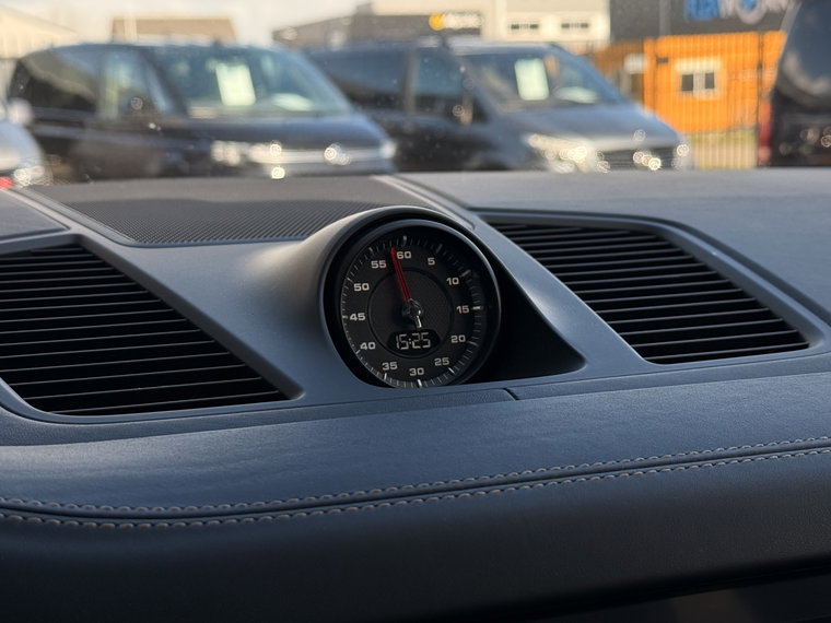 Vehicle Image 32