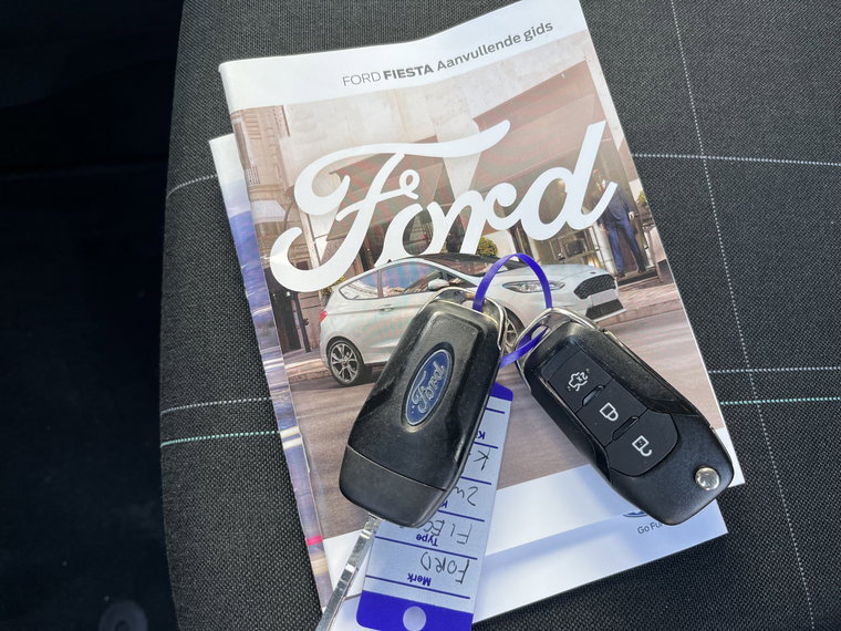 Vehicle Image 30