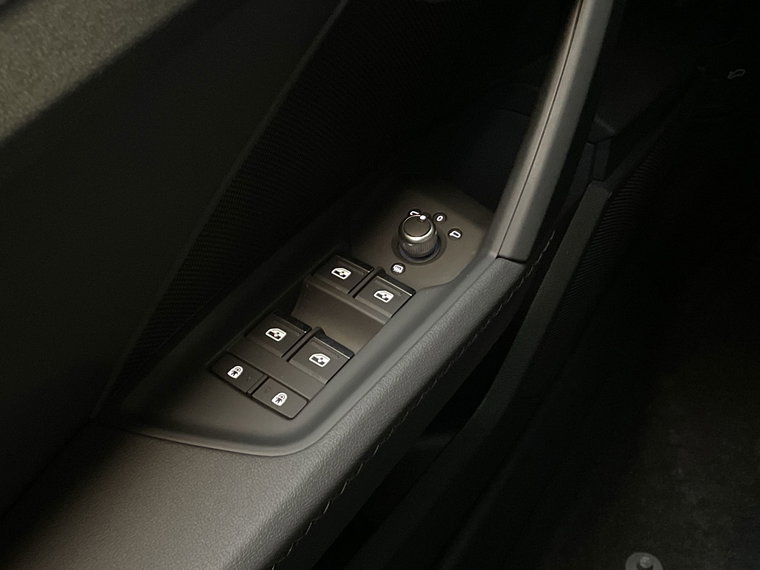 Vehicle Image 27