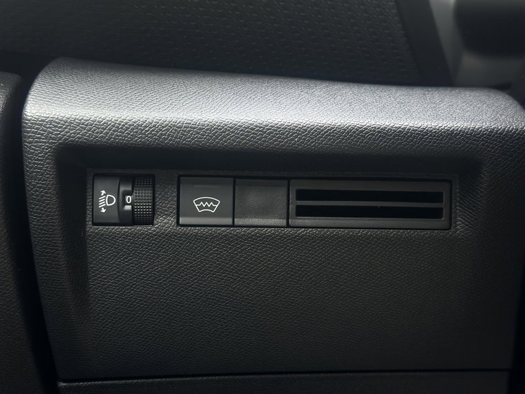 Vehicle Image 29