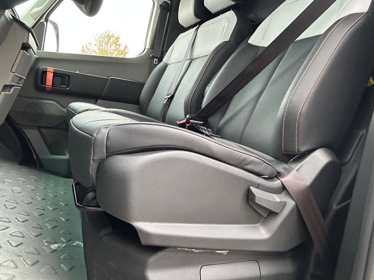 Vehicle Image 12