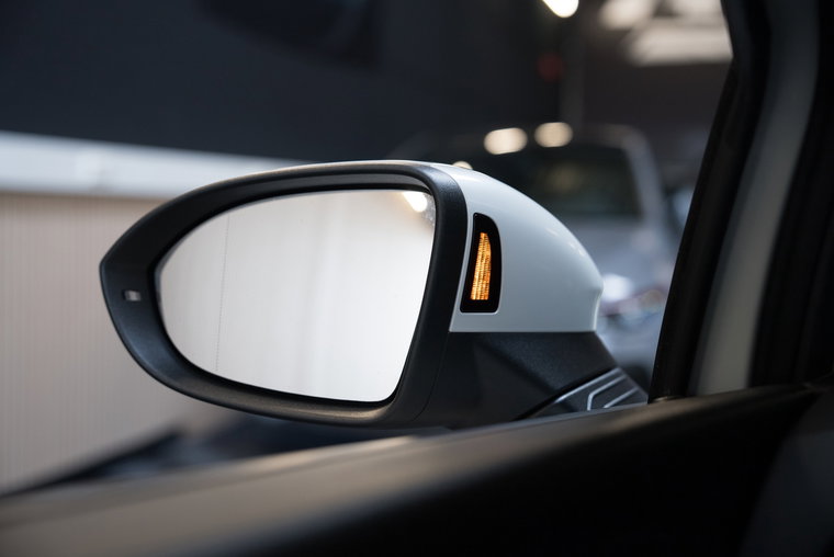 Vehicle Image 25