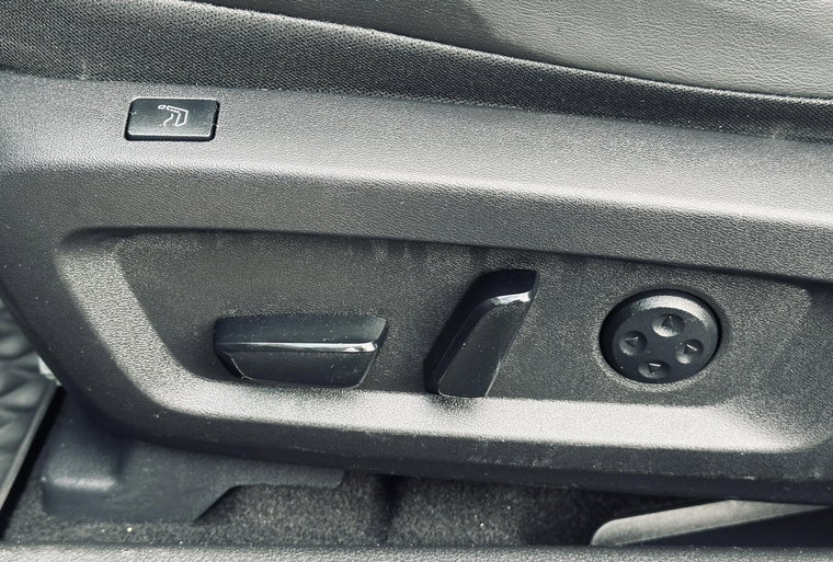 Vehicle Image 24