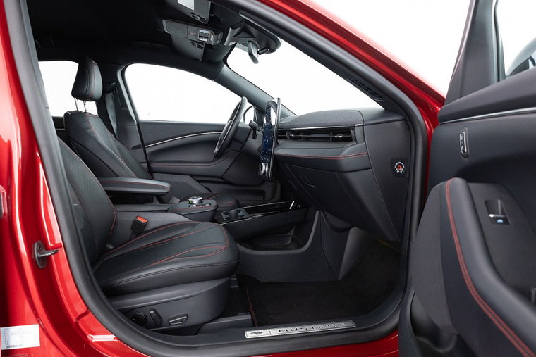 Vehicle Image 9
