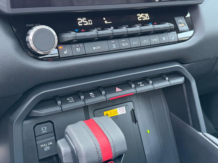 Vehicle Image 25