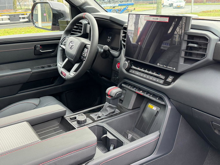 Vehicle Image 32