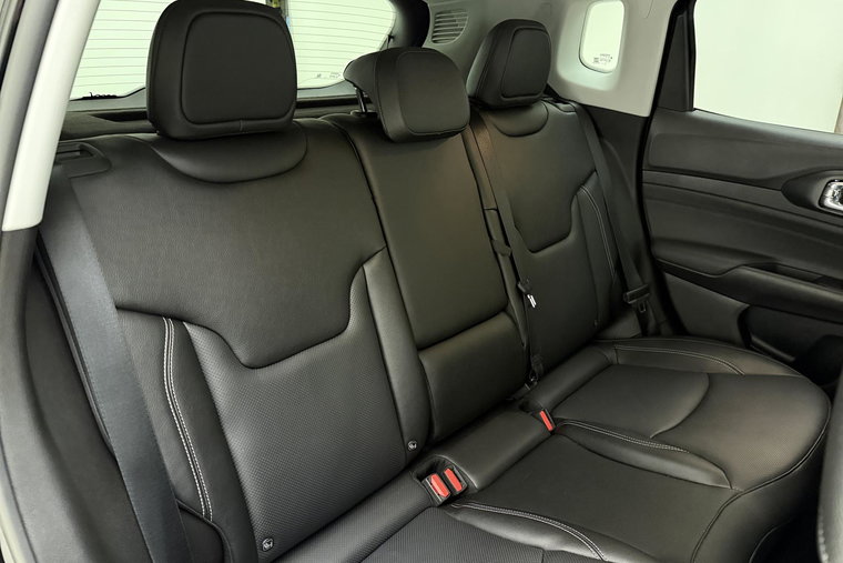 Vehicle Image 16