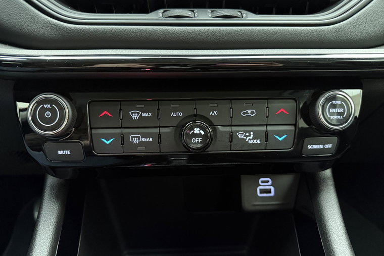 Vehicle Image 25