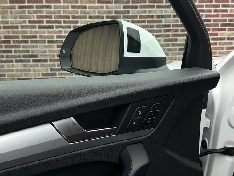 Vehicle Image 29