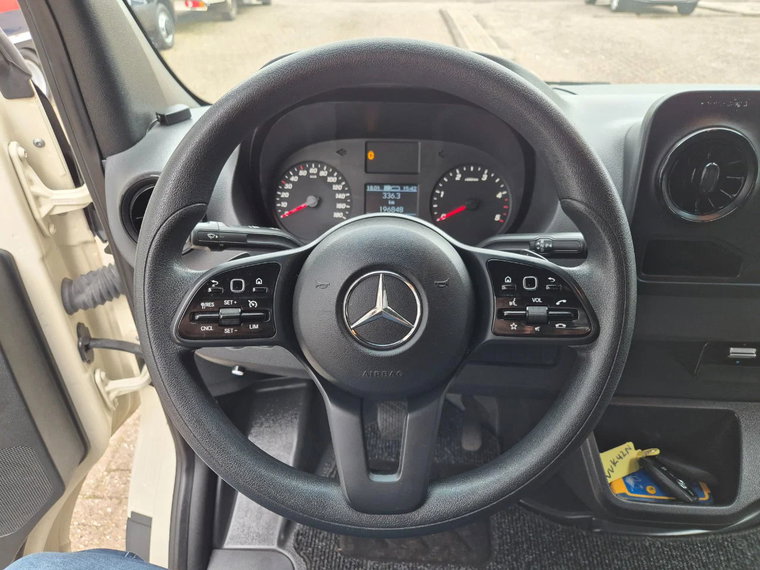 Vehicle Image 27
