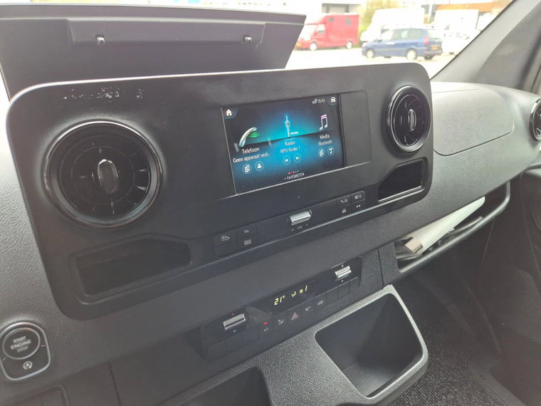 Vehicle Image 29