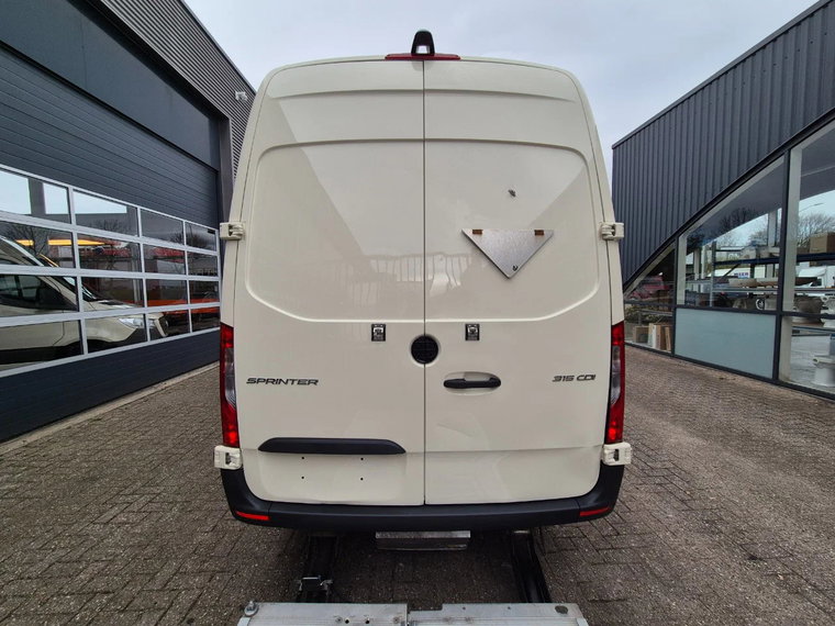 Vehicle Image 34