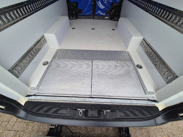 Vehicle Image 35