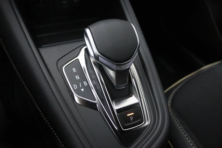 Vehicle Image 25