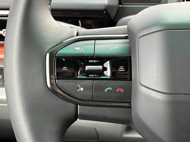 Vehicle Image 25