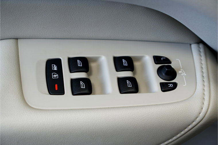 Vehicle Image 32