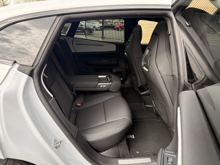 Vehicle Image 48