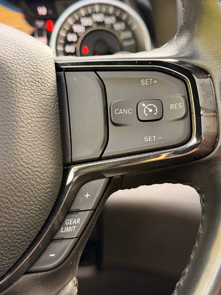 Vehicle Image 32
